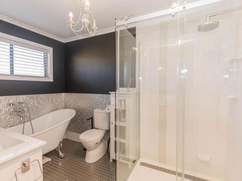 Oak & Barrel / 7 Twynam Street - Geraldton Accommodation 3