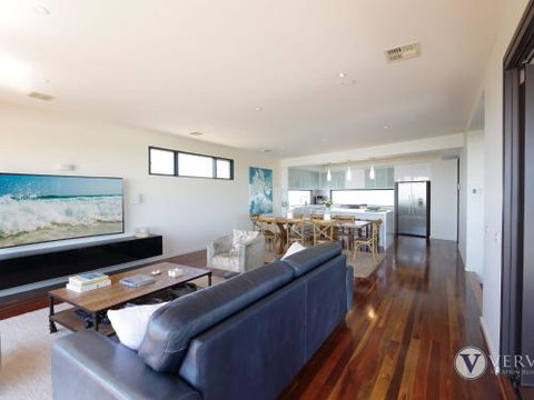 Seaview Stunning Bay Views! - Geraldton Accommodation 5