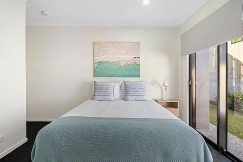 DAYDREAMING Airlie Beach Water Views & Only 200m To Boardwalk. - Geraldton Accommodation 3