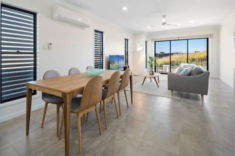 DAYDREAMING Airlie Beach Water Views & Only 200m To Boardwalk. - Geraldton Accommodation 5