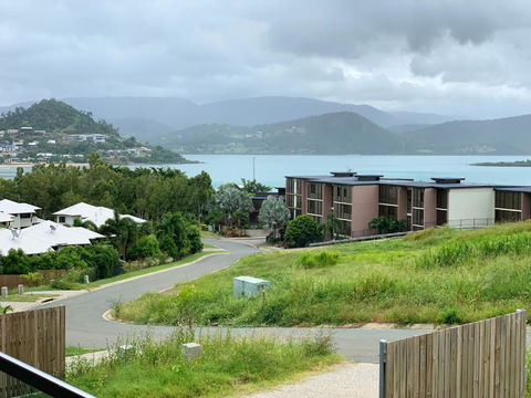 DAYDREAMING Airlie Beach Water Views & Only 200m To Boardwalk. - Geraldton Accommodation 2