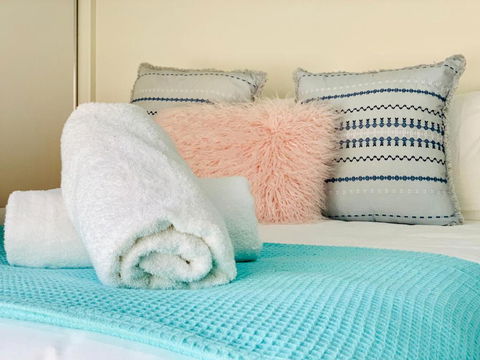 DAYDREAMING Airlie Beach Water Views & Only 200m To Boardwalk. - Geraldton Accommodation 6