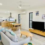 DAYDREAMING Airlie Beach Water Views & Only 200m To Boardwalk. - Geraldton Accommodation 0