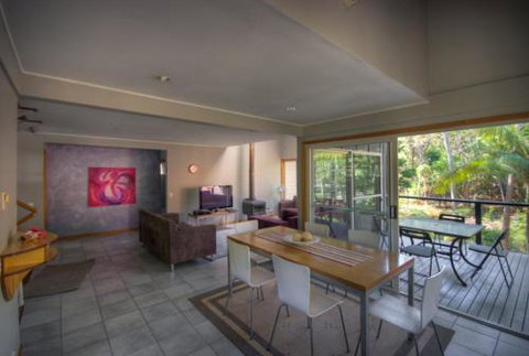 6 Satinwood Drive Rainbow Shores Stylish Beach House Free WiFi - Geraldton Accommodation 1