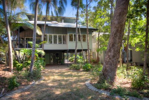 6 Satinwood Drive Rainbow Shores Stylish Beach House Free WiFi - Geraldton Accommodation 2
