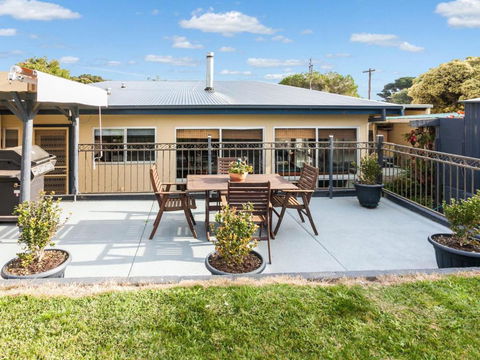 OCEAN SOUNDS Anglesea - Geraldton Accommodation 2