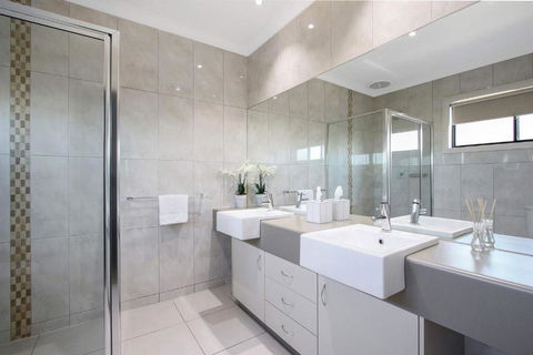 Cypress Townhouse 21 Mulwala - Geraldton Accommodation 6