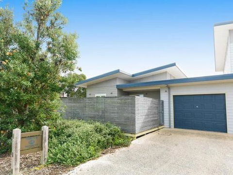 ONE LEVEL At BROADBEACH RESORT - Geraldton Accommodation 4