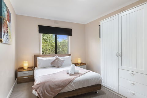 The Gazebo Place - Spacious 4 Bedroom Near Murray River - Geraldton Accommodation 5