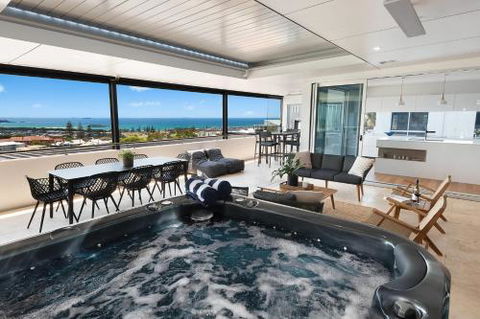 Sea La Vie #2 Luxury Apartment In Coffs Harbour Jetty With Pool Views & Walking Distance To The Beach! - Geraldton Accommodation 1