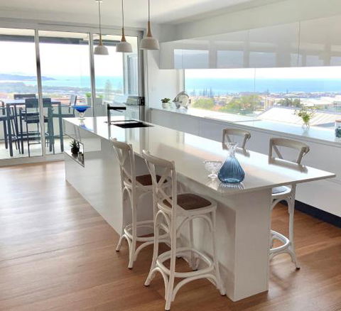 Sea La Vie #2 Luxury Apartment In Coffs Harbour Jetty With Pool Views & Walking Distance To The Beach! - Geraldton Accommodation 4