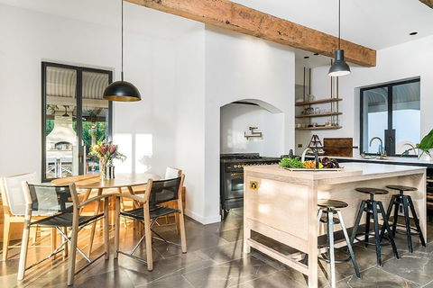 Your Luxury Escape - Fairway - Geraldton Accommodation 1