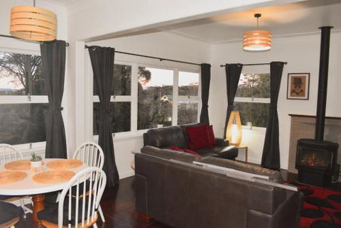 NEW Winston Cottage Leura Views & Location - Geraldton Accommodation 1
