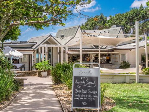 EAST COAST ESCAPES Byron Beachfront - Geraldton Accommodation 3