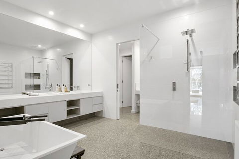 Lansdowne Villa - Geraldton Accommodation 4