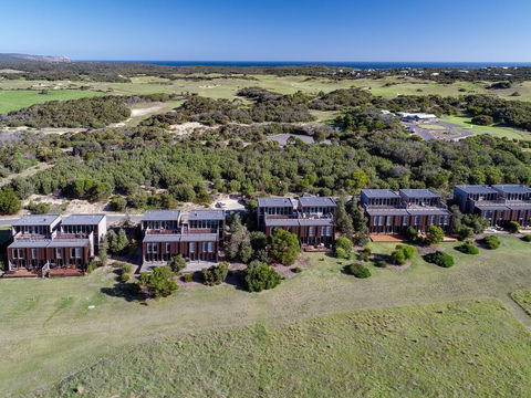DREW Stay On St. Andrews Top Rated Golf Course - Geraldton Accommodation 3
