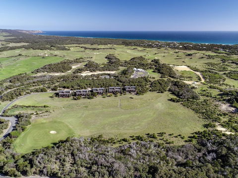 DREW Stay On St. Andrews Top Rated Golf Course - Geraldton Accommodation 2