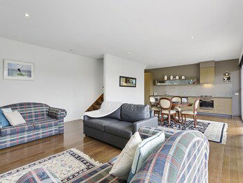 DREW Stay On St. Andrews Top Rated Golf Course - Geraldton Accommodation 4