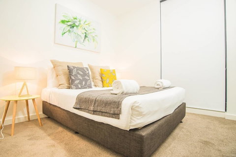 Modern And Chic Apartment Next To Parramatta Station - Geraldton Accommodation 3