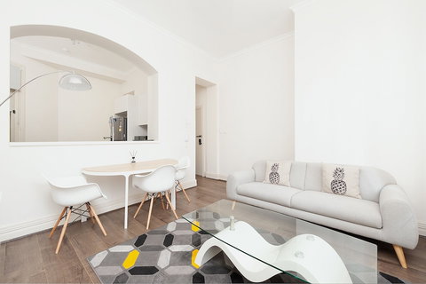 Stunning Sydney Home 3 - Geraldton Accommodation 3