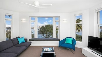 Modern Apartment With Sydneys Finest Views CP308 - Geraldton Accommodation 6