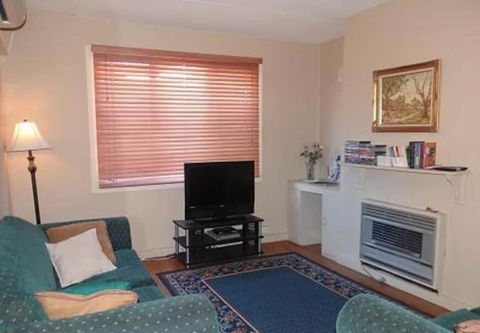 Lilly May Cottage - Geraldton Accommodation 2