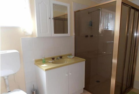 Lilly May Cottage - Geraldton Accommodation 6