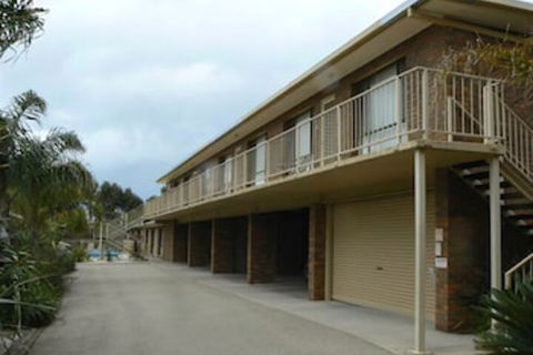 Allambi Holiday Apartments - Geraldton Accommodation 3