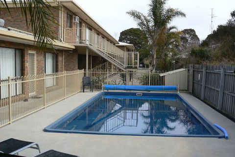 Allambi Holiday Apartments - Geraldton Accommodation 4