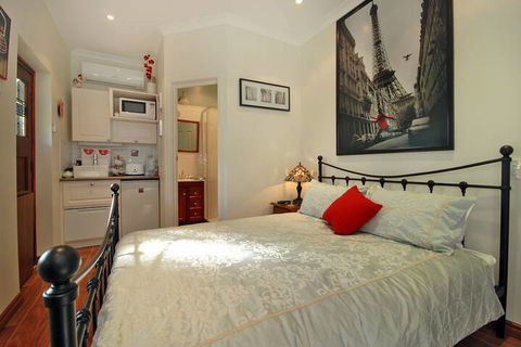 Above Bored Bed & Breakfast - Geraldton Accommodation 5