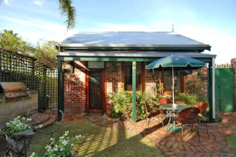 Above Bored Bed & Breakfast - Geraldton Accommodation 0