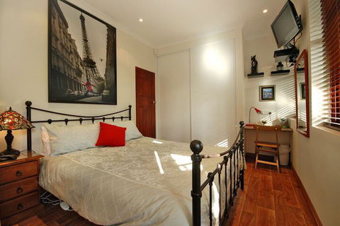 Above Bored Bed & Breakfast - Geraldton Accommodation 7