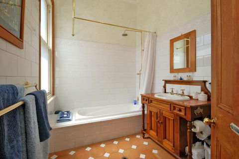 Above Bored Bed & Breakfast - Geraldton Accommodation 6