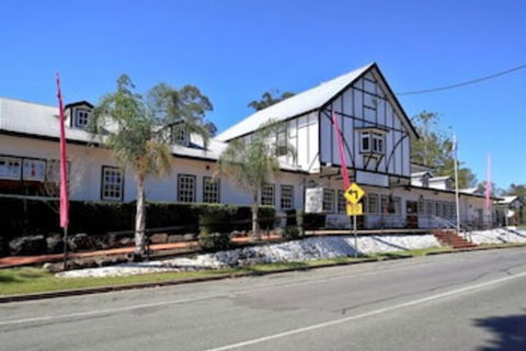 Canungra Hotel - Geraldton Accommodation 0