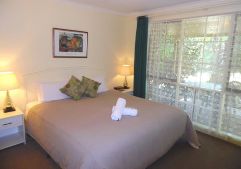 Bright Highland Valley Cottages - Geraldton Accommodation 6