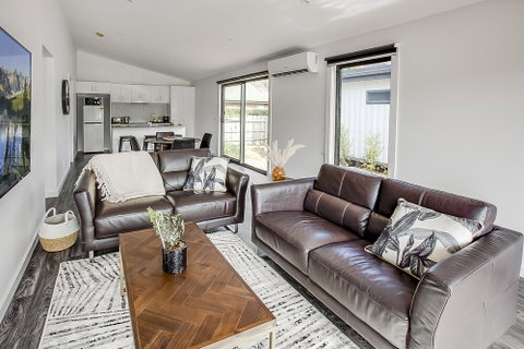 Bright Highland Valley Cottages - Geraldton Accommodation 4