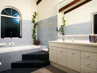 Castle On The Hill - Geraldton Accommodation 1