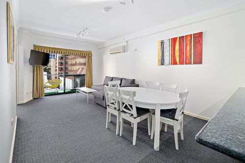 Perth City Lux Apartments - Geraldton Accommodation 6