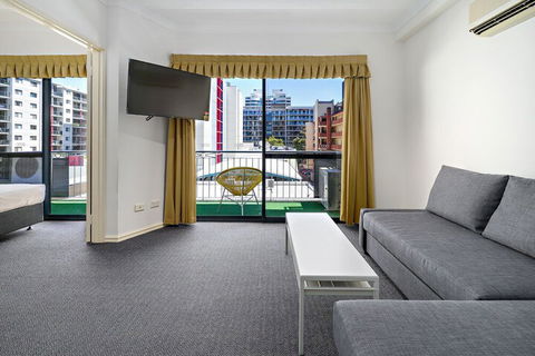 Perth City Lux Apartments - Geraldton Accommodation 5