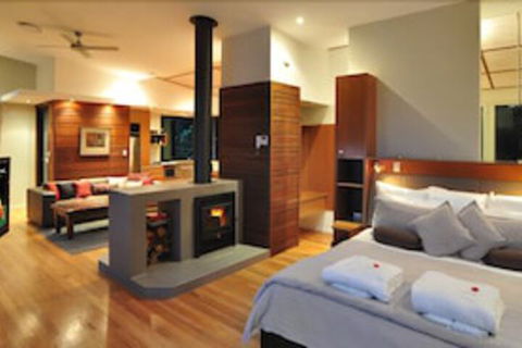 Crystal Creek Rainforest Retreat - Geraldton Accommodation 4
