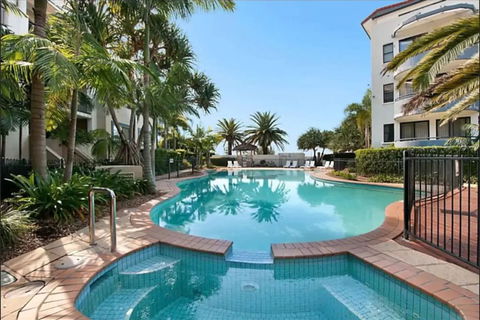 Gold Coast Apartment At Sandcastles On Broadwater - Geraldton Accommodation 3