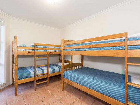 Ocean Pines Unit 1 Blue Bay NSW - Geraldton Accommodation 4