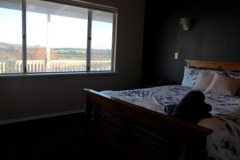 A Better Life Animal Sanctuary FarmStay Private Two Bedrooms Lounge Room & Bathroom & Toilet Shared Kitchen - Geraldton Accommodation 4