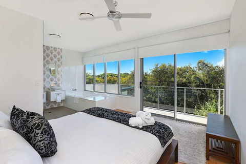Northshor-Ultimate Beach House - Geraldton Accommodation 6
