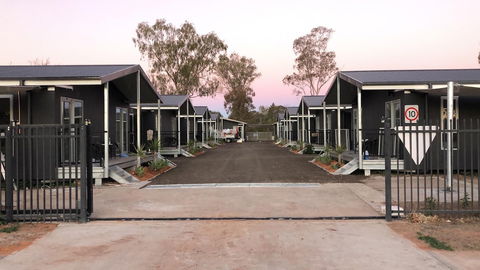 Sunshine Gardens Bourke Resort - Geraldton Accommodation 1
