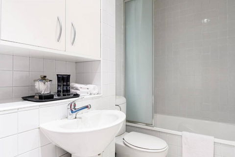 LUCY Stylish City Vibe & Views - Geraldton Accommodation 4