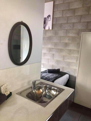 Granite Belt Cabins - Geraldton Accommodation 6