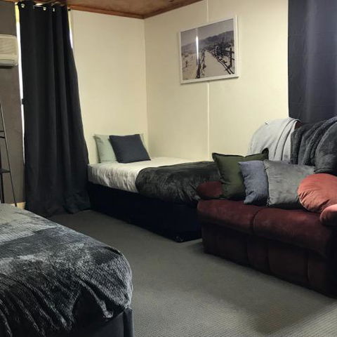 Granite Belt Cabins - Geraldton Accommodation 4