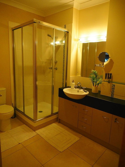 Master Suite With Private Entrance - Geraldton Accommodation 5