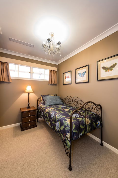 Hedge House- Luxury Space Style Location - Geraldton Accommodation 4